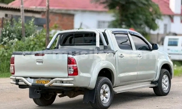 Buy Used Toyota Hilux White Car in Bulawayo in Bulawayo Buy Used Toyota Hilux White Car in Bulawayo in Bulawayo