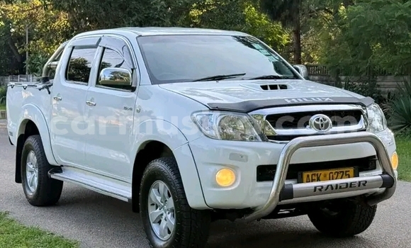 Buy Used Toyota Hilux White Car in Borrowdale in Harare