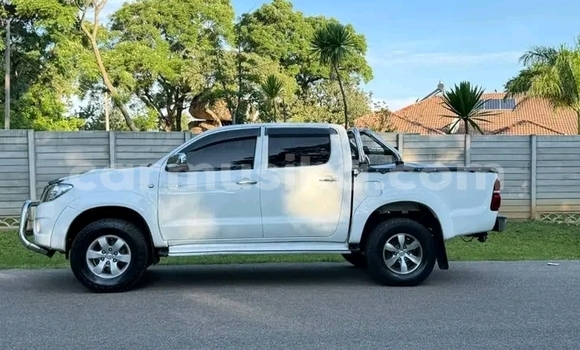 Buy Used Toyota Hilux White Car in Borrowdale in Harare Buy Used Toyota Hilux White Car in Borrowdale in Harare