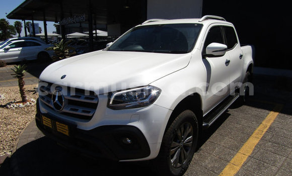 Tenga Tsaru Mercedes‒Benz X-klasse Concept Chena Mota in Beitbridge in Matabeleland South Tenga Tsaru Mercedes‒Benz X-klasse Concept Chena Mota in Beitbridge in Matabeleland South