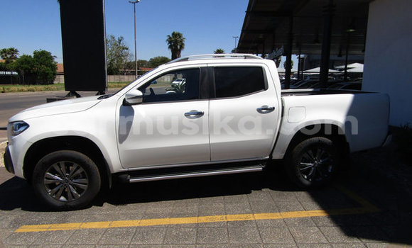 Tenga Tsaru Mercedes‒Benz X-klasse Concept Chena Mota in Beitbridge in Matabeleland South Tenga Tsaru Mercedes‒Benz X-klasse Concept Chena Mota in Beitbridge in Matabeleland South