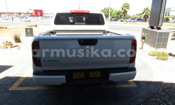 Tenga Tsaru Mercedes‒Benz X-klasse Concept Chena Mota in Beitbridge in Matabeleland South Tenga Tsaru Mercedes‒Benz X-klasse Concept Chena Mota in Beitbridge in Matabeleland South