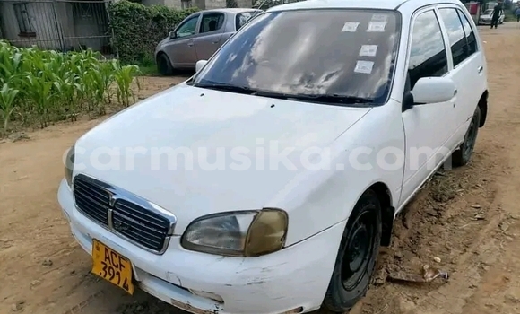 Buy Used Toyota Starlet White Car in Chegutu in Mashonaland West Buy Used Toyota Starlet White Car in Chegutu in Mashonaland West