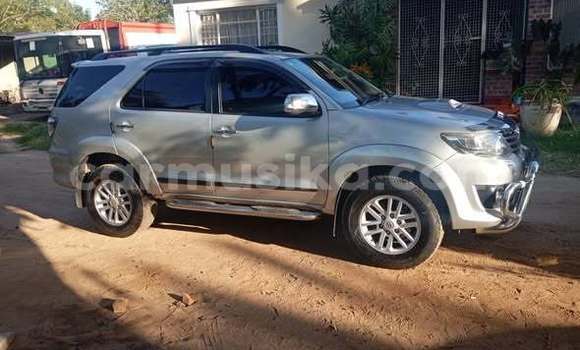 Nunua Ilio tumika Toyota Fortuner Nyingine Gari ndani ya Harare nchini Harare Nunua Ilio tumika Toyota Fortuner Nyingine Gari ndani ya Harare nchini Harare