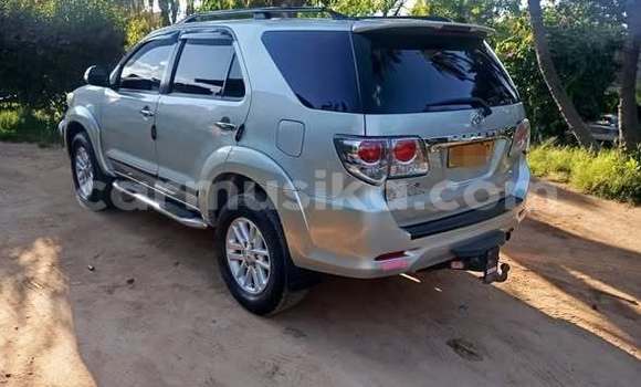 Nunua Ilio tumika Toyota Fortuner Nyingine Gari ndani ya Harare nchini Harare Nunua Ilio tumika Toyota Fortuner Nyingine Gari ndani ya Harare nchini Harare