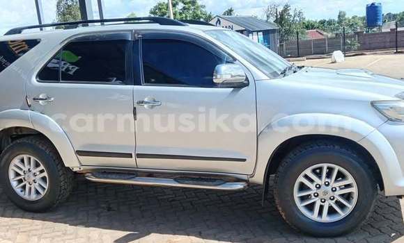 Nunua Ilio tumika Toyota Fortuner Nyingine Gari ndani ya Harare nchini Harare Nunua Ilio tumika Toyota Fortuner Nyingine Gari ndani ya Harare nchini Harare