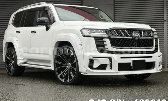 Buy Used Toyota Land Cruiser White Car in Harare in Harare