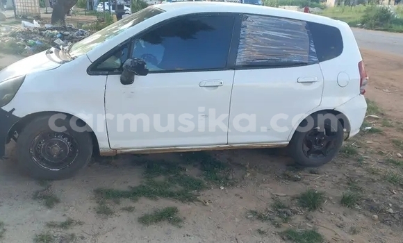 Buy Used Honda Fit White Car in Bulawayo in Bulawayo Buy Used Honda Fit White Car in Bulawayo in Bulawayo