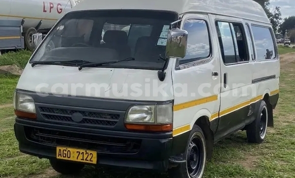 Buy Used Toyota Hiace White Car in Bulawayo in Bulawayo Buy Used Toyota Hiace White Car in Bulawayo in Bulawayo