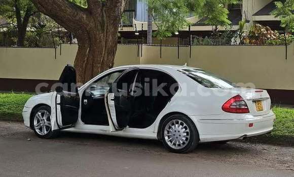 Buy Used Mercedes‒Benz E–Class White Car in Harare in Harare Buy Used Mercedes‒Benz E–Class White Car in Harare in Harare