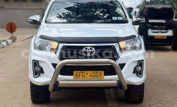 Buy Used Toyota Hilux White Car in Harare in Harare Buy Used Toyota Hilux White Car in Harare in Harare