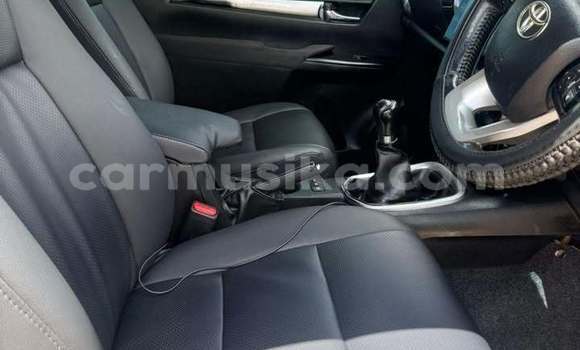 Buy Used Toyota Hilux White Car in Harare in Harare Buy Used Toyota Hilux White Car in Harare in Harare