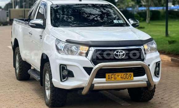 Buy Used Toyota Hilux White Car in Harare in Harare Buy Used Toyota Hilux White Car in Harare in Harare
