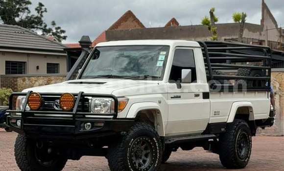 Buy Used Toyota Land Cruiser White Car in Harare in Harare Buy Used Toyota Land Cruiser White Car in Harare in Harare