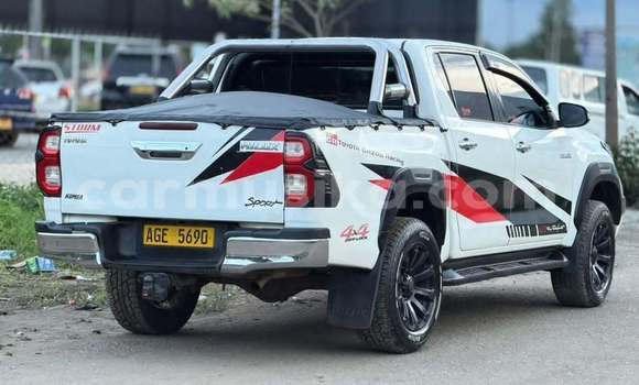 Buy Used Toyota Hilux White Car in Harare in Harare Buy Used Toyota Hilux White Car in Harare in Harare