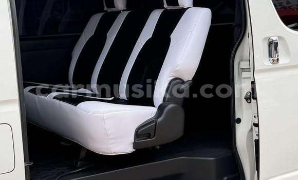 Buy Used Toyota Hiace White Car in Harare in Harare Buy Used Toyota Hiace White Car in Harare in Harare
