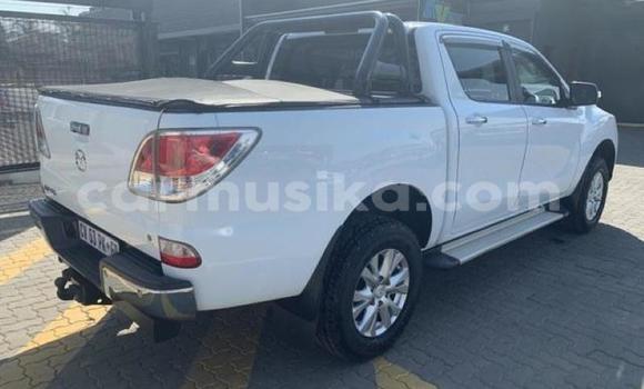 Nunua Ilio tumika Mazda BT-50 Nyeupe Gari ndani ya Harare nchini Harare Nunua Ilio tumika Mazda BT-50 Nyeupe Gari ndani ya Harare nchini Harare