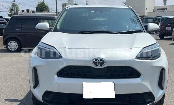Buy Used Toyota Yaris White Car in Belvedere in Harare