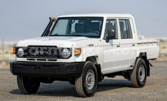 Buy Used Toyota Land Cruiser White Car in Harare in Harare