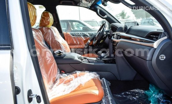 Acheter Import Voiture Lexus LX Blanc à Import - Dubai, Harare Acheter Import Voiture Lexus LX Blanc à Import - Dubai, Harare