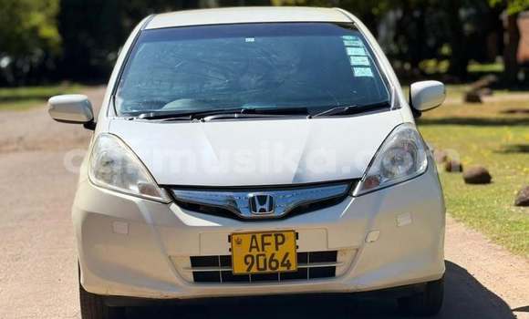 Buy Used Honda Fit White Car in Harare in Harare Buy Used Honda Fit White Car in Harare in Harare