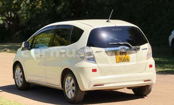 Buy Used Honda Fit White Car in Harare in Harare Buy Used Honda Fit White Car in Harare in Harare