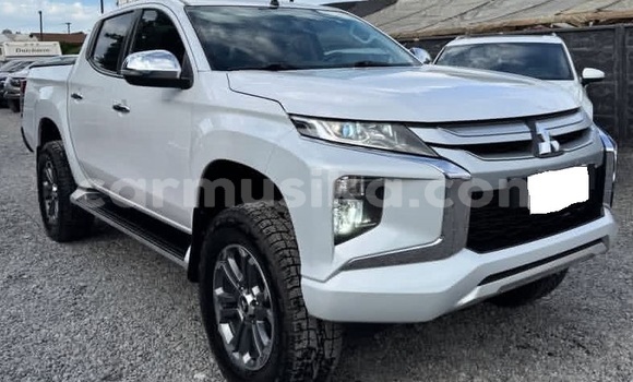 Buy Used Mitsubishi L200 White Car in Harare in Harare Buy Used Mitsubishi L200 White Car in Harare in Harare