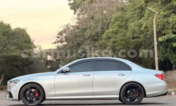 Tenga Tsaru Mercedes-Benz E200 Zvimwe Mota in Harare in Harare Tenga Tsaru Mercedes-Benz E200 Zvimwe Mota in Harare in Harare