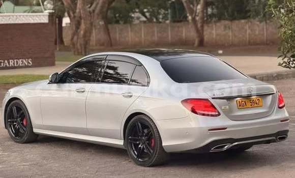 Tenga Tsaru Mercedes-Benz E200 Zvimwe Mota in Harare in Harare Tenga Tsaru Mercedes-Benz E200 Zvimwe Mota in Harare in Harare