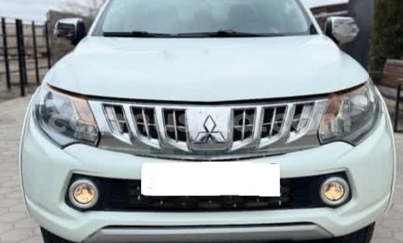 Buy Used Mitsubishi L200 White Car in Harare in Harare