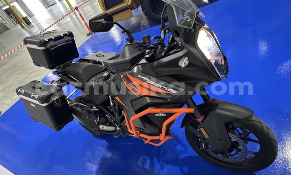 Nunua Ilio tumika KTM SuperDuke Nyeusi Bike ndani ya Victoria Falls nchini Matabeleland Kaskazini Nunua Ilio tumika KTM SuperDuke Nyeusi Bike ndani ya Victoria Falls nchini Matabeleland Kaskazini
