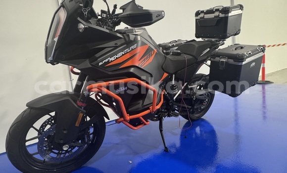 Nunua Ilio tumika KTM SuperDuke Nyeusi Bike ndani ya Victoria Falls nchini Matabeleland Kaskazini Nunua Ilio tumika KTM SuperDuke Nyeusi Bike ndani ya Victoria Falls nchini Matabeleland Kaskazini