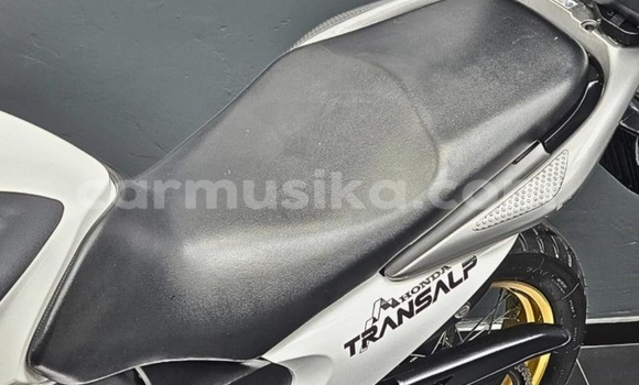 Buy Used Honda XL Black Bike in Beitbridge in Matabeleland South Buy Used Honda XL Black Bike in Beitbridge in Matabeleland South