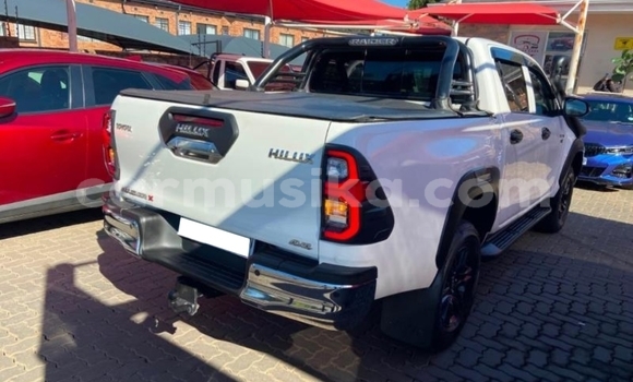 Buy Used Toyota Hilux White Car in Beitbridge in Matabeleland South Buy Used Toyota Hilux White Car in Beitbridge in Matabeleland South