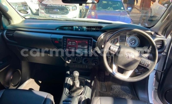 Buy Used Toyota Hilux White Car in Beitbridge in Matabeleland South Buy Used Toyota Hilux White Car in Beitbridge in Matabeleland South