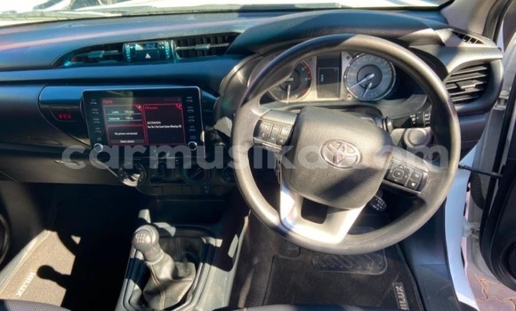 Buy Used Toyota Hilux White Car in Beitbridge in Matabeleland South Buy Used Toyota Hilux White Car in Beitbridge in Matabeleland South