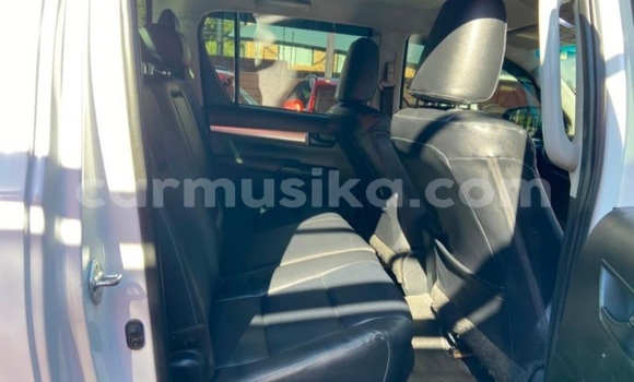 Buy Used Toyota Hilux White Car in Beitbridge in Matabeleland South Buy Used Toyota Hilux White Car in Beitbridge in Matabeleland South