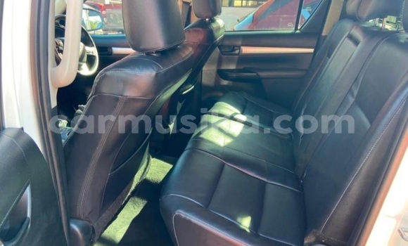 Buy Used Toyota Hilux White Car in Beitbridge in Matabeleland South Buy Used Toyota Hilux White Car in Beitbridge in Matabeleland South