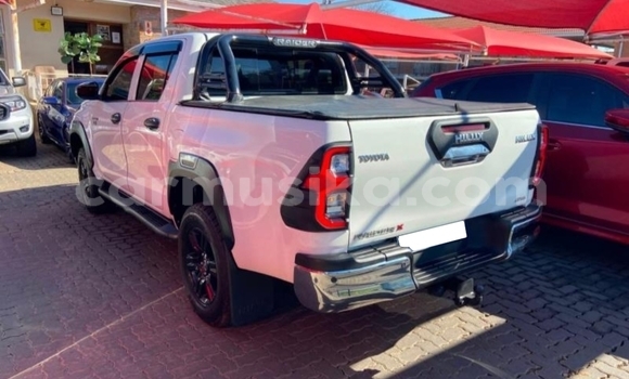Buy Used Toyota Hilux White Car in Beitbridge in Matabeleland South Buy Used Toyota Hilux White Car in Beitbridge in Matabeleland South