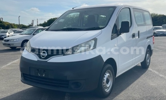 Buy Used Nissan NV200 White Car in Bulawayo in Bulawayo