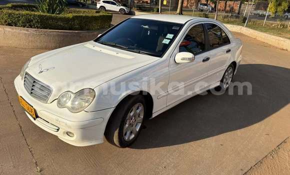 Buy Used Mercedes‒Benz C–Class White Car in Dzivarasekwa in Harare Buy Used Mercedes‒Benz C–Class White Car in Dzivarasekwa in Harare
