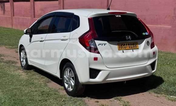 Buy Used Honda Fit White Car in Harare in Harare Buy Used Honda Fit White Car in Harare in Harare