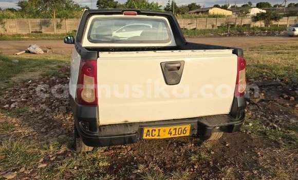Buy Used Nissan NP 300 White Car in Harare in Harare Buy Used Nissan NP 300 White Car in Harare in Harare