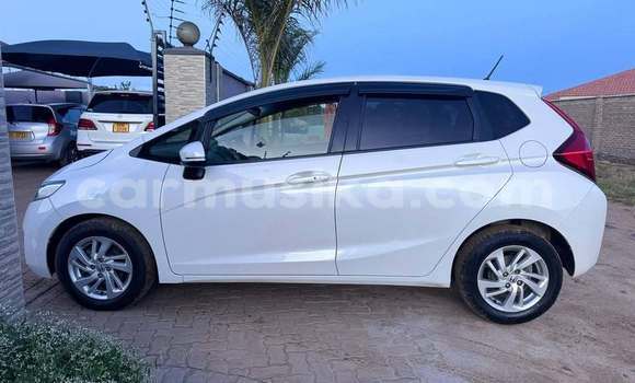 Buy Used Honda Fit White Car in Harare in Harare Buy Used Honda Fit White Car in Harare in Harare
