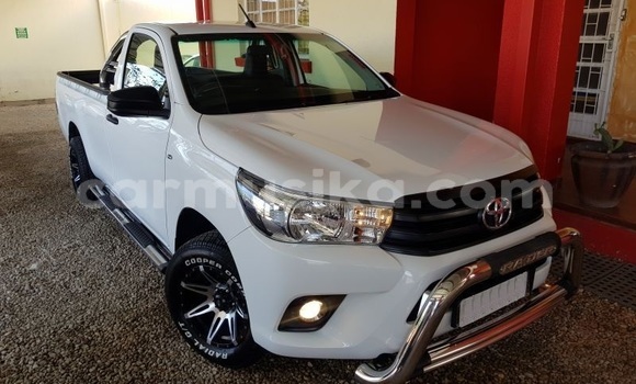 Acheter Occasion Voiture Toyota Hilux Blanc à Beitbridge, Matabeleland South Acheter Occasion Voiture Toyota Hilux Blanc à Beitbridge, Matabeleland South