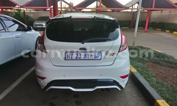 Nunua Ilio tumika Ford Fiesta Nyeupe Gari ndani ya Beitbridge nchini Matabeleland Kusini Nunua Ilio tumika Ford Fiesta Nyeupe Gari ndani ya Beitbridge nchini Matabeleland Kusini