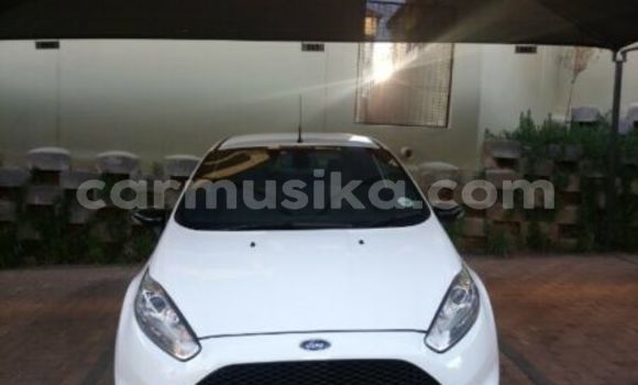 Nunua Ilio tumika Ford Fiesta Nyeupe Gari ndani ya Beitbridge nchini Matabeleland Kusini Nunua Ilio tumika Ford Fiesta Nyeupe Gari ndani ya Beitbridge nchini Matabeleland Kusini