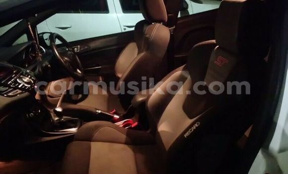 Nunua Ilio tumika Ford Fiesta Nyeupe Gari ndani ya Beitbridge nchini Matabeleland Kusini Nunua Ilio tumika Ford Fiesta Nyeupe Gari ndani ya Beitbridge nchini Matabeleland Kusini