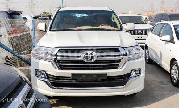 Tenga Imported Toyota Land Cruiser Chena Mota in Import - Dubai in Harare Tenga Imported Toyota Land Cruiser Chena Mota in Import - Dubai in Harare