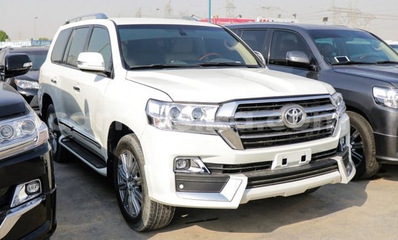 Tenga Imported Toyota Land Cruiser Chena Mota in Import - Dubai in Harare Tenga Imported Toyota Land Cruiser Chena Mota in Import - Dubai in Harare
